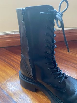 Botas negras de piel Zara