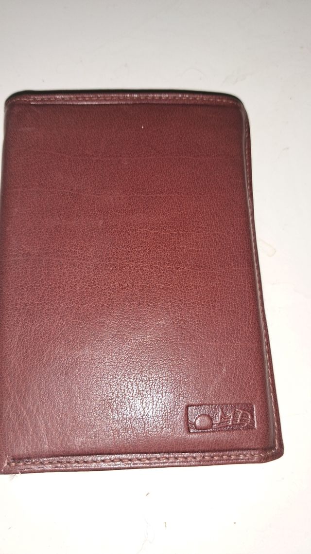 Cartera marrón de piel