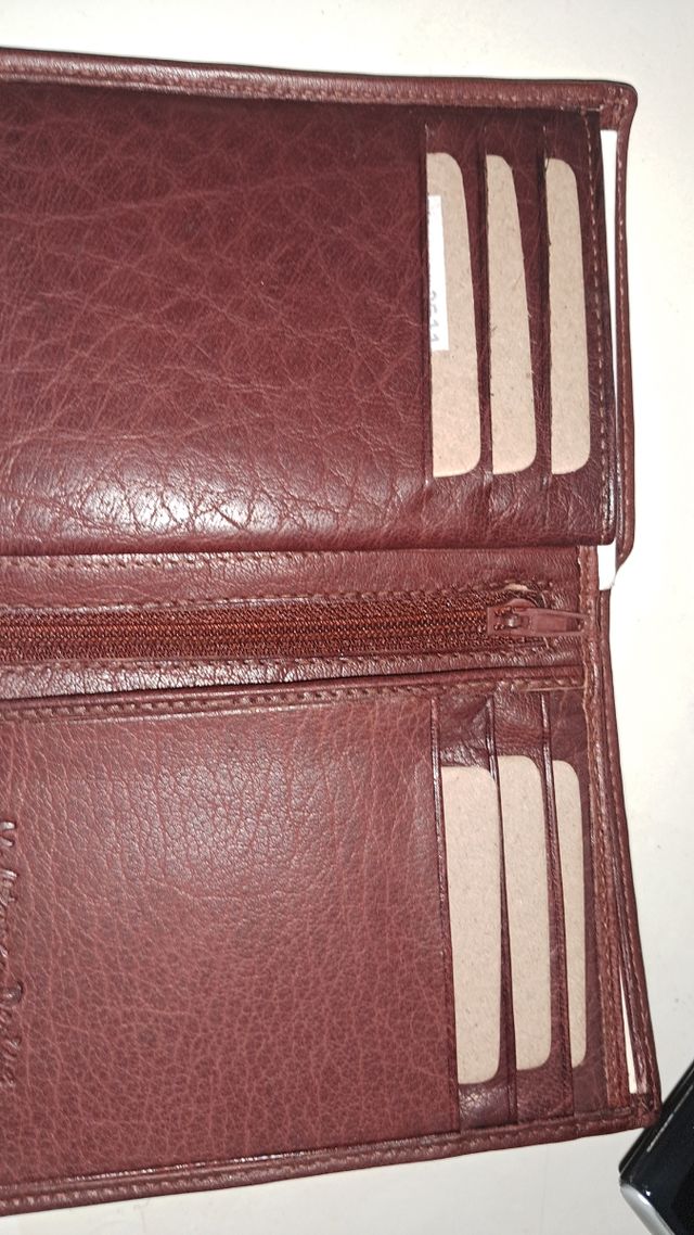 Cartera marrón de piel