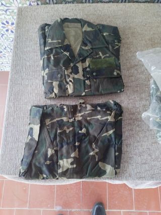 Antiguo uniforme militar español nuevo
