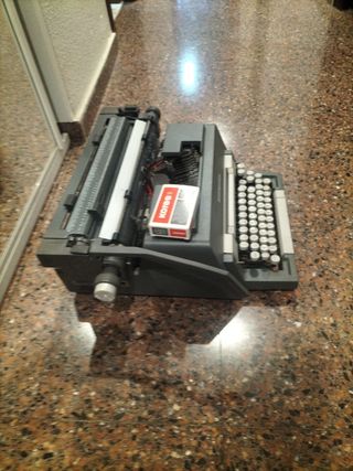 Màquina de escribir Olivetti