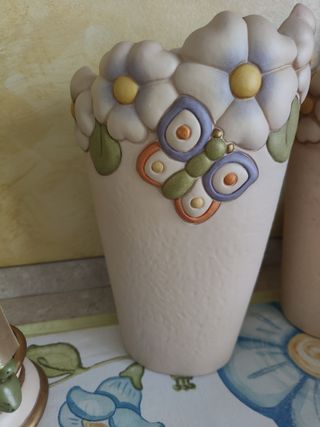 Vaso con farfalla Thun