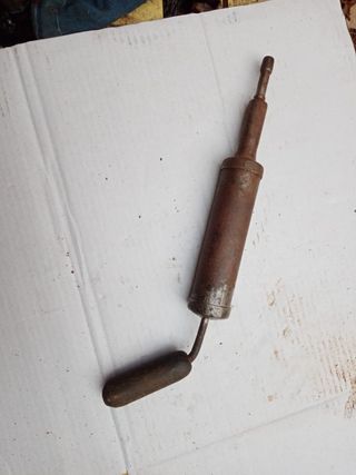 BOMBA ANTIGUA DE ENGRASE