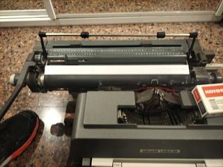 Máquina de escribir Olivetti línea 98