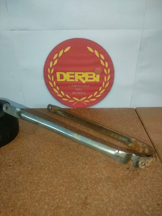 Soporte guardabarros delantero Derbi Antorcha