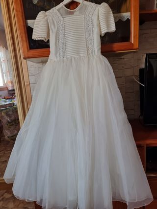 Vestido de primera comunión impecable.