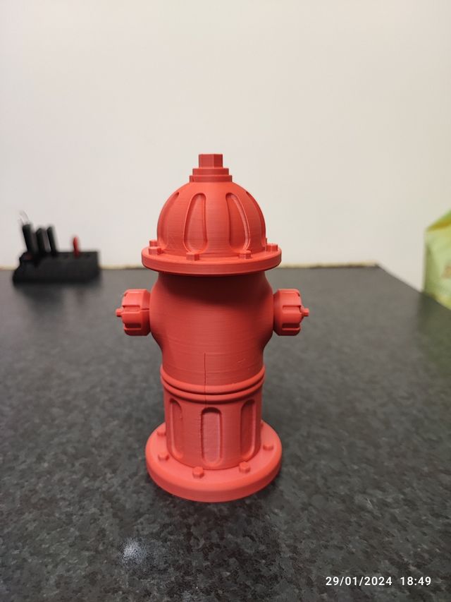 Idrante porta oggetti con spazi nascosti