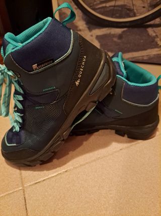 Botas quechua Waterproof número 35