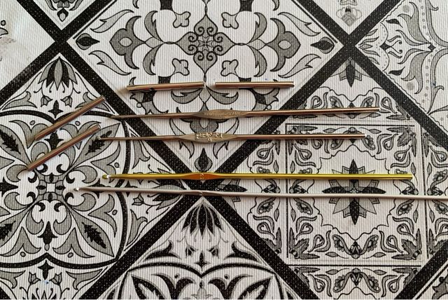 Ferri da uncinetto varie misure, più contenitore