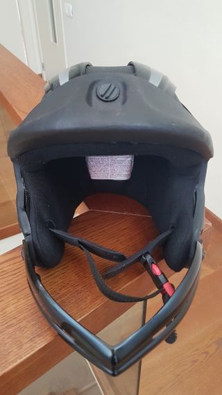Casco esqui con protecciones