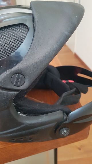 Casco esqui con protecciones