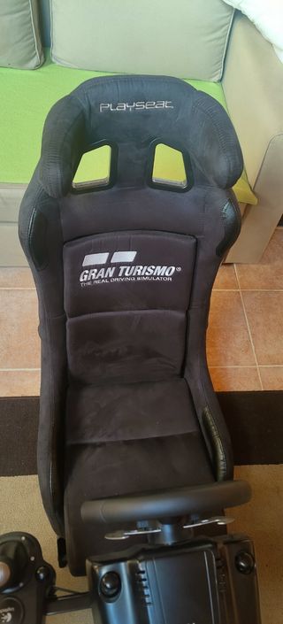 Playseat Gran Turismo Alcantara más Logitech G27