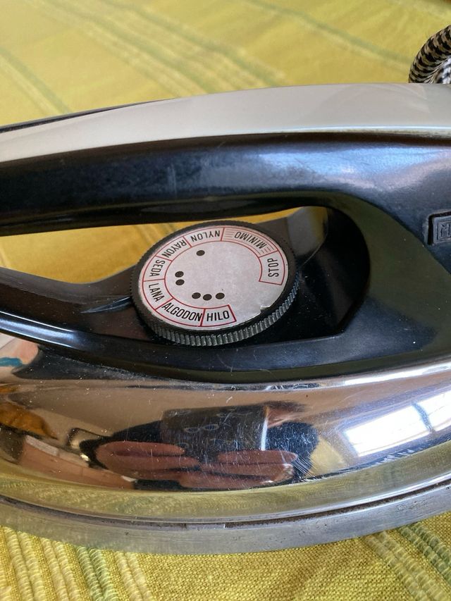 PLANCHA VINTAGE MAGEFESA