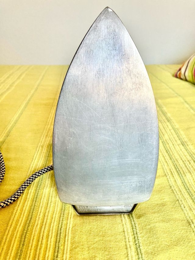 PLANCHA VINTAGE MAGEFESA