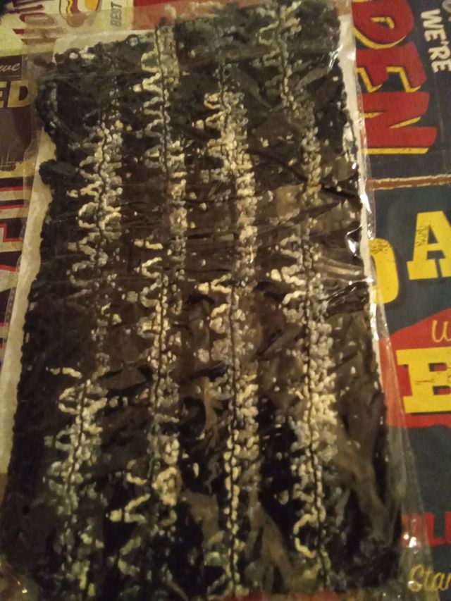 Bufanda calada negra.