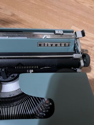 Maquina de escribir antigua