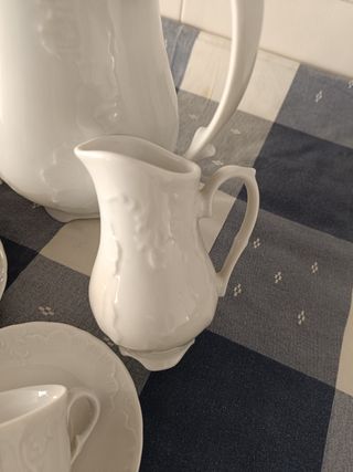 Precioso juego de café de porcelana blanca