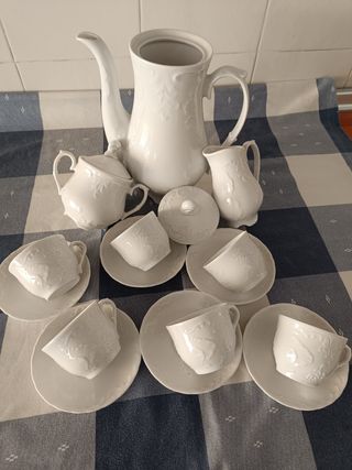 Precioso juego de café de porcelana blanca