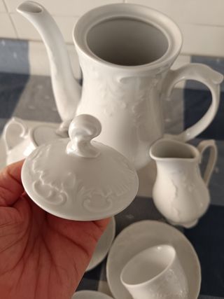 Precioso juego de café de porcelana blanca