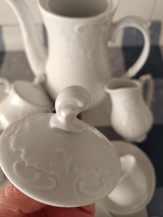Precioso juego de café de porcelana blanca