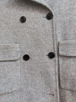 abrigo gris de Zara