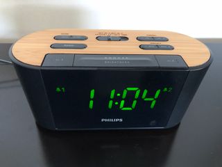 Reloj despertador Philips con radio y dos alarmas