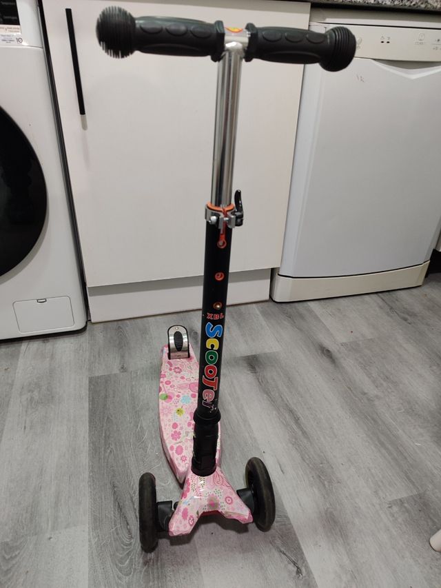 Patinete plegable para niña .