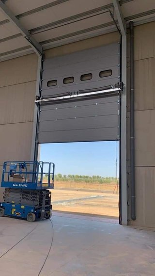 Automatismos de puertas de garaje y come