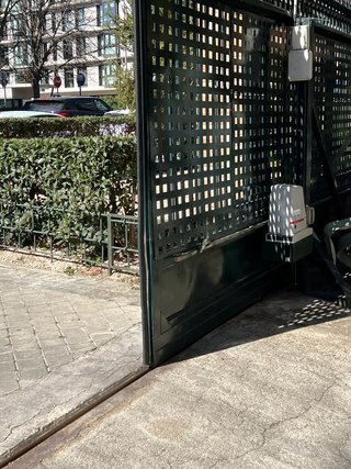 Automatismos de puertas de garaje y come