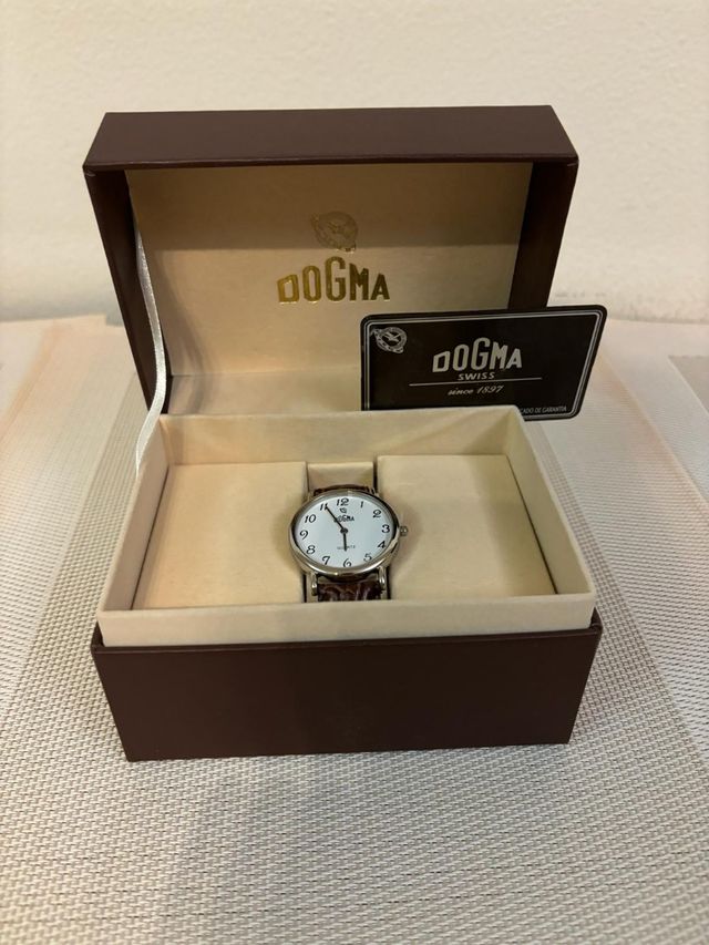 Reloj de pulsera Dogma