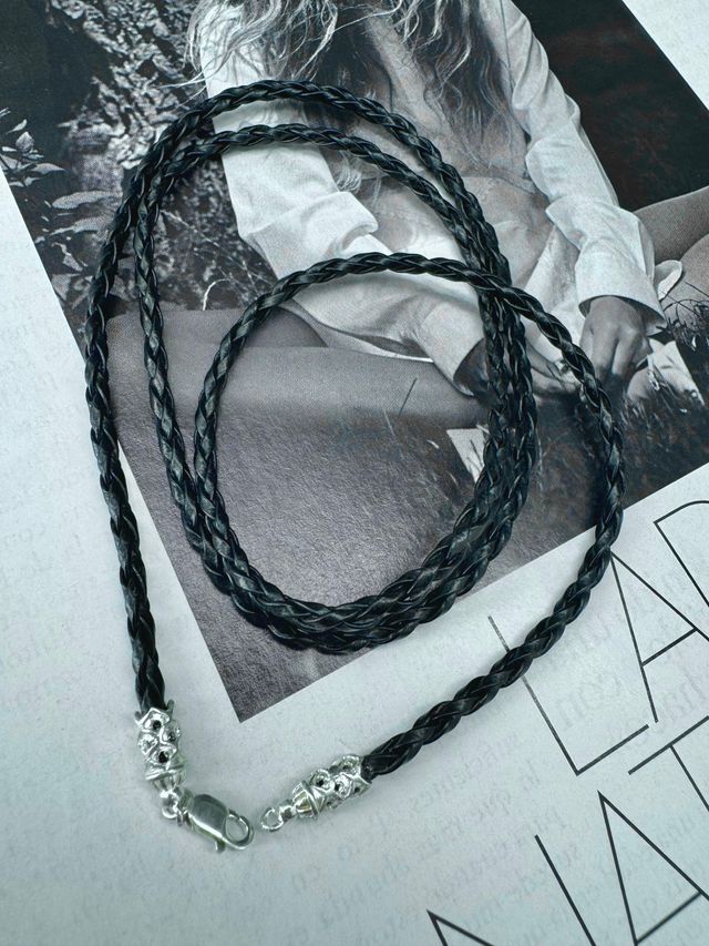 Collana in corda con chiusura in argento