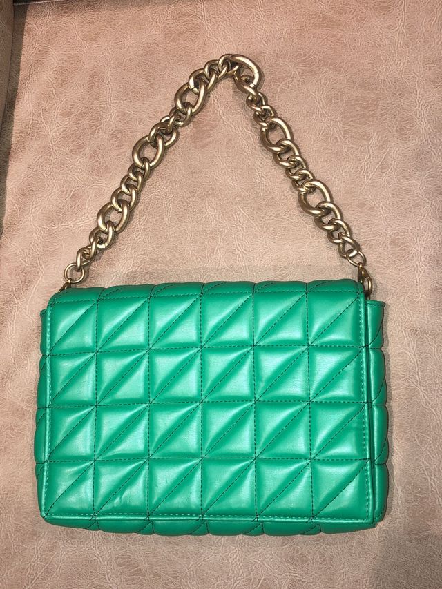 bolso acolchado cadena zara