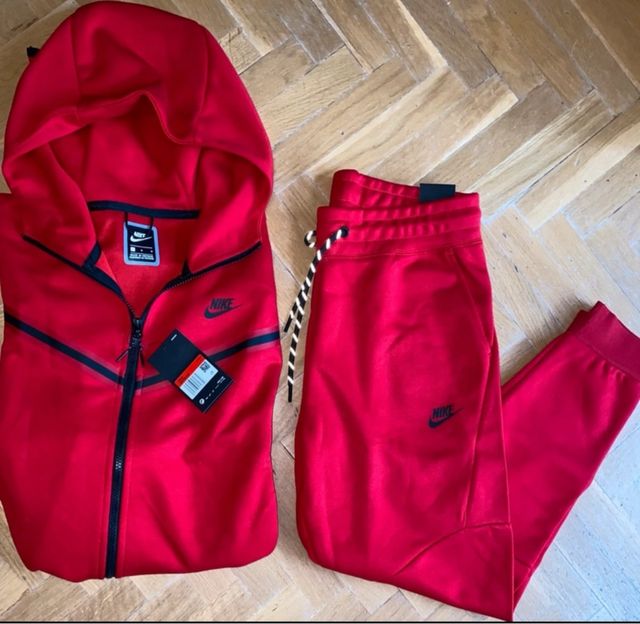 nike teech azul y rojo 120€ los dos