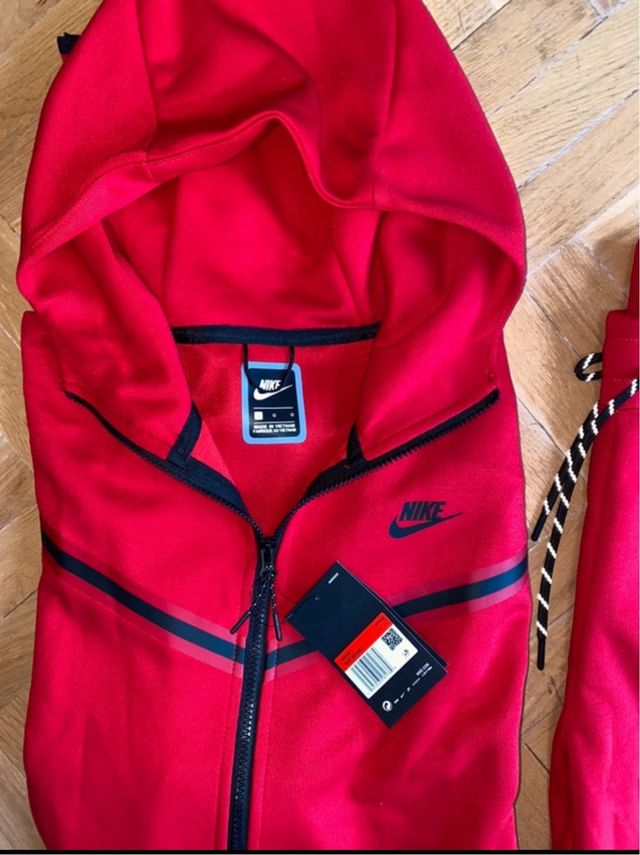 nike teech azul y rojo 120€ los dos