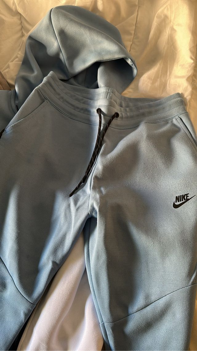 nike teech azul y rojo 120€ los dos