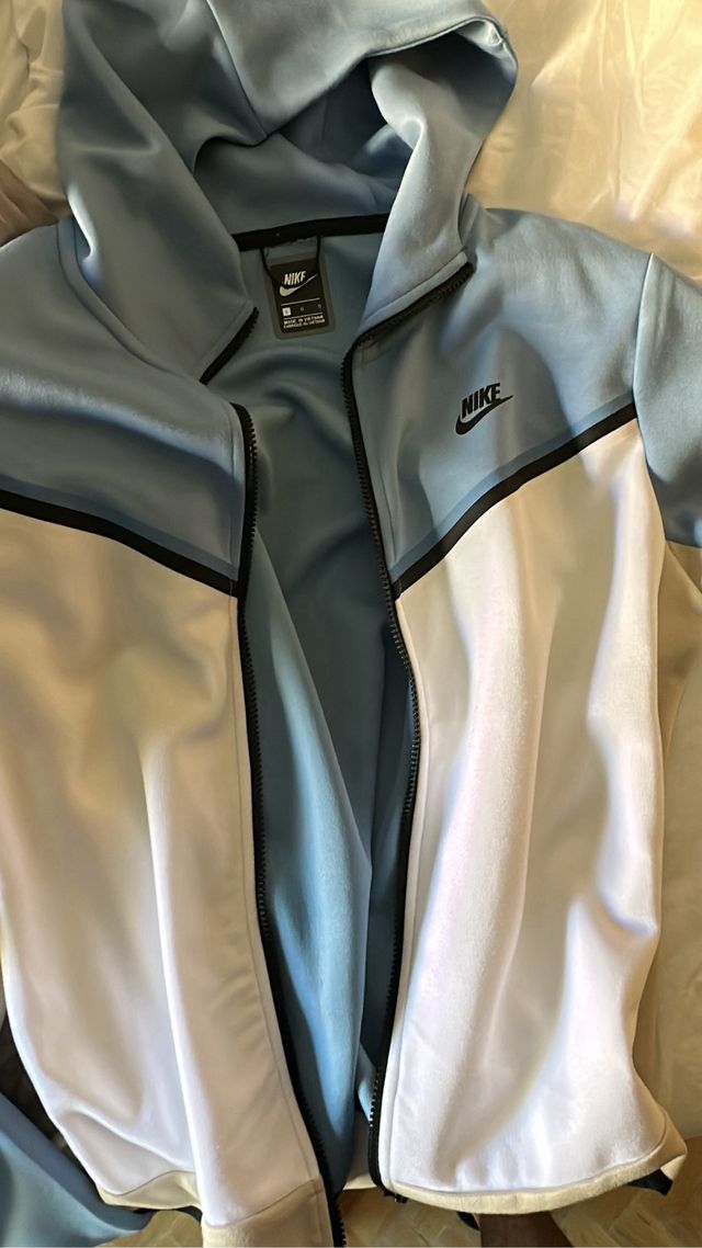 nike teech azul y rojo 120€ los dos