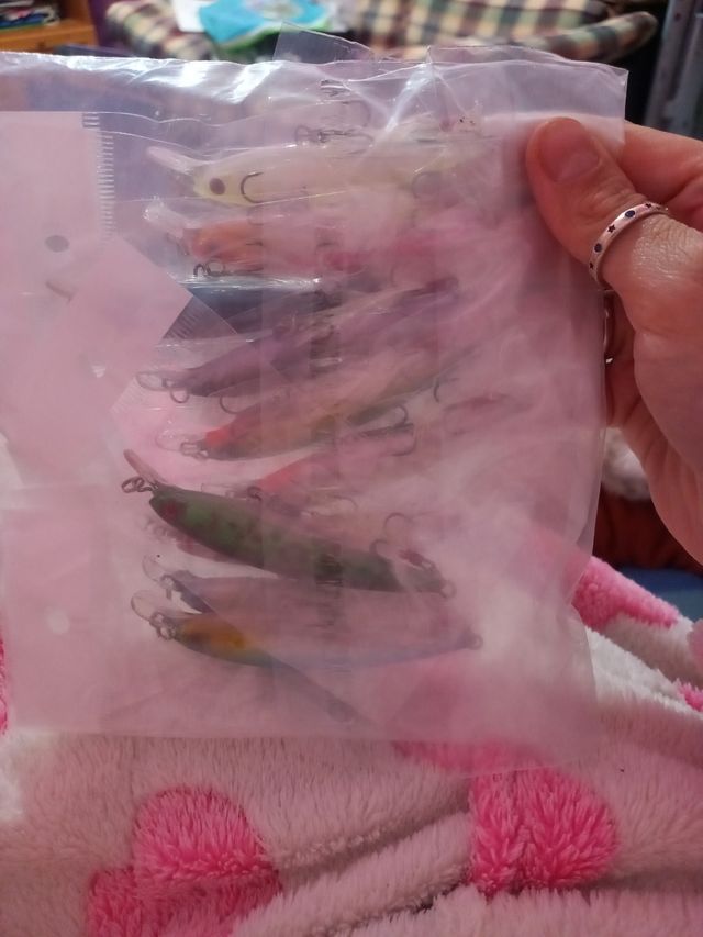 se vende 10 unidades  Señuelos de pesca