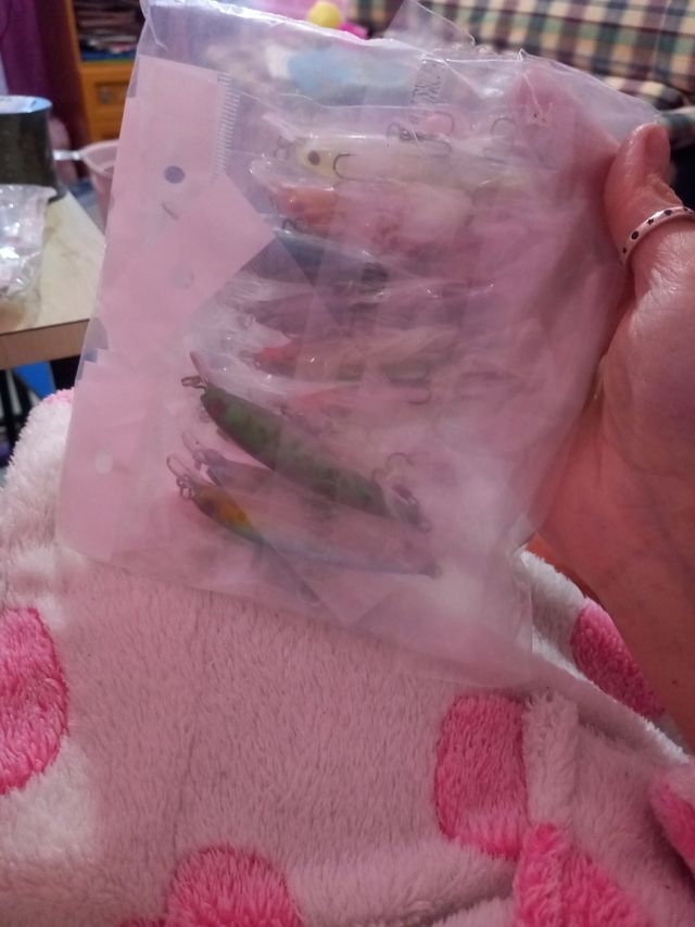 se vende 10 unidades  Señuelos de pesca