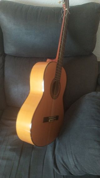 Guitarra  ahambra  f 4