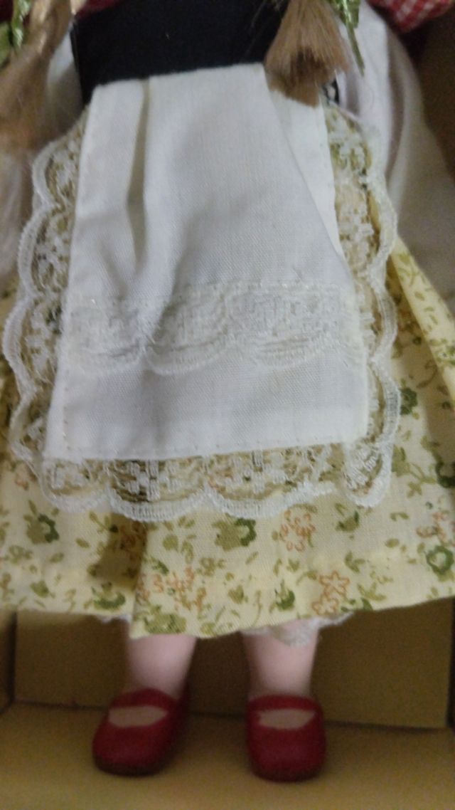 CAPERUCITA ROJA PORCELANA!!!