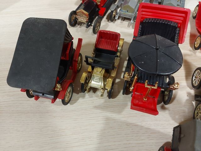 19 Coches de juguete Nacoral