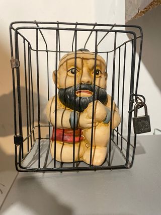 original figura hucha TROLL en jaula