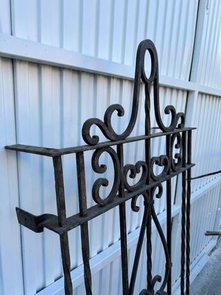 Bonita reja maciza hecha a fragua.