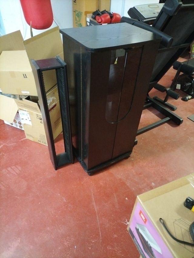 Mueble negro para comedor