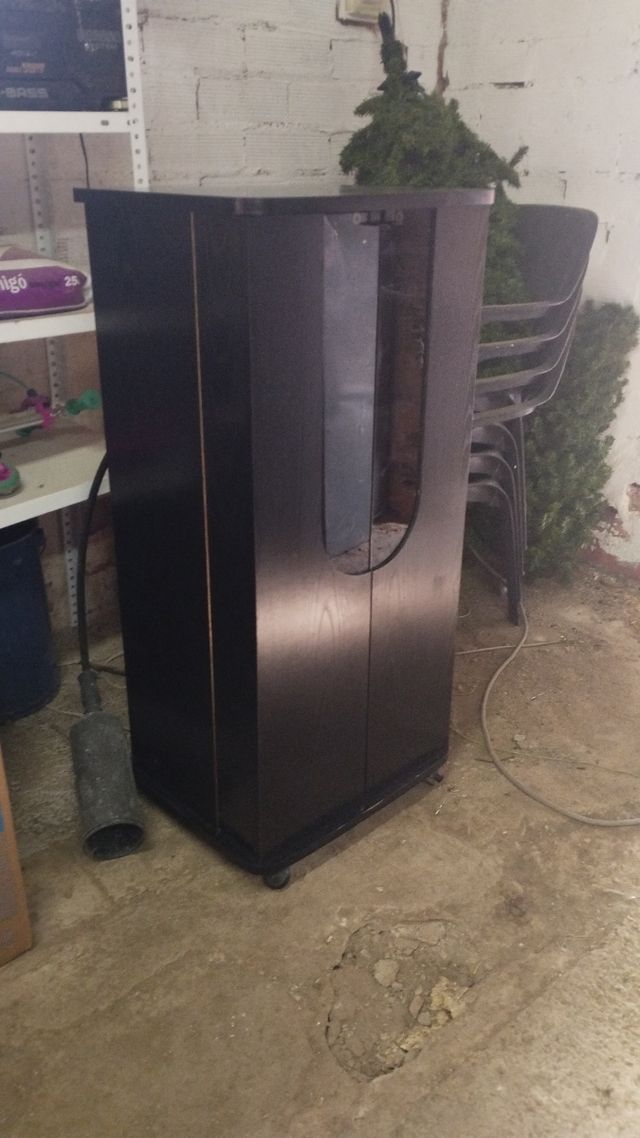 Mueble negro para comedor