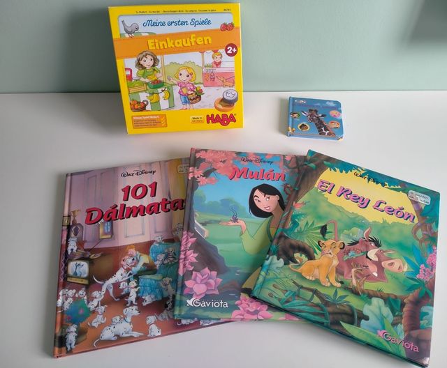 Lote de juego de mesa y libros infantiles