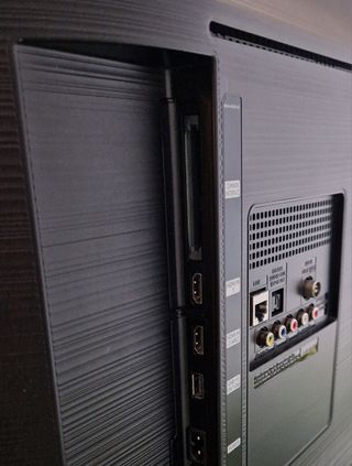 TV LED 32'' SAMSUNG modelo UE32T4305AEXXC