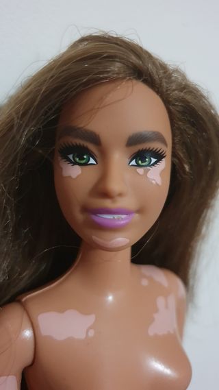 BARBIE FASHIONISTA CURVY VITILIGO