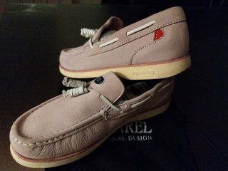 Náuticos de mujer Nuevos , firma .