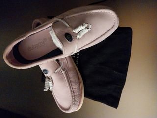 Náuticos de mujer Nuevos , firma .